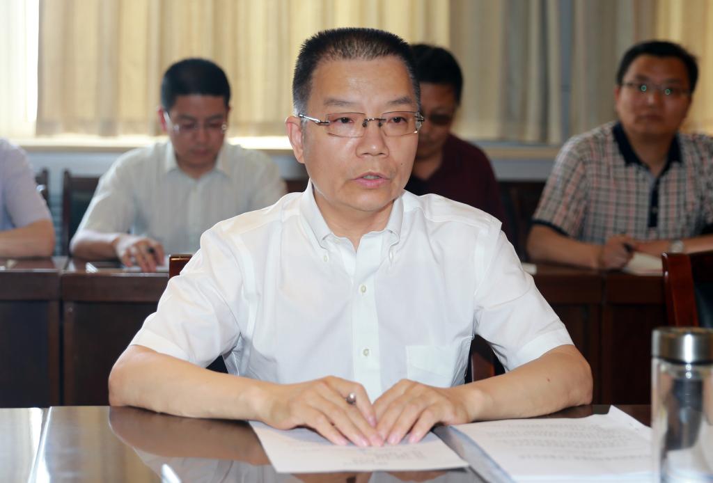 党委书记惠朝阳主持会议并讲话