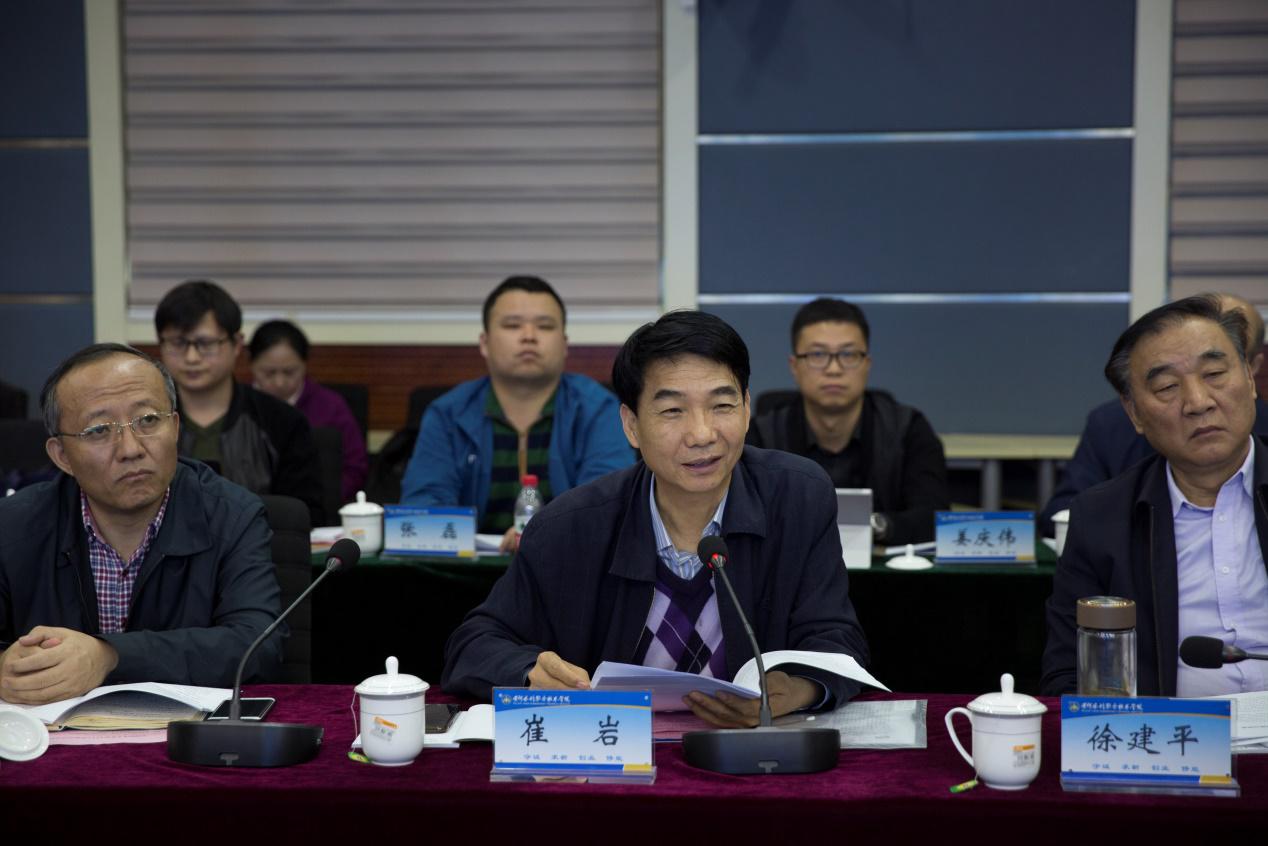 专委会副主任委员、乐游棋牌党委书记崔岩作大会发言