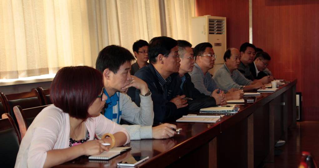 党委中心组成员、各部门负责同志40余人参加了集体学习