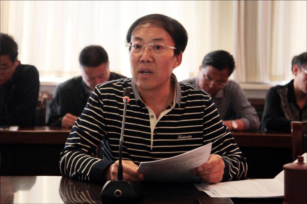 党委副书记王天哲主持会议