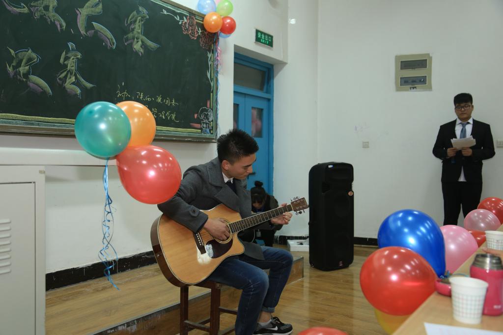 “礼仪风采大赛”决赛现场