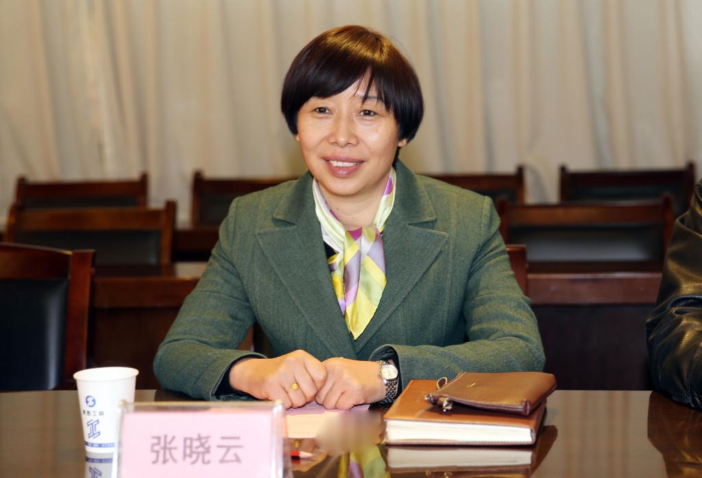 乐游棋牌院长张晓云介绍学院发展情况