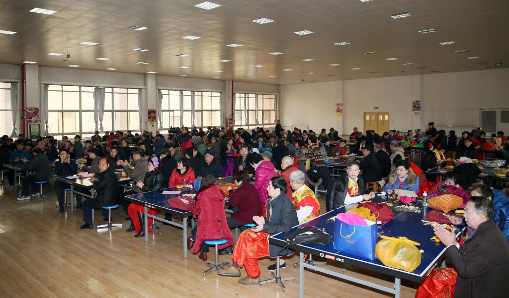 全体离退休职工参加了联欢会