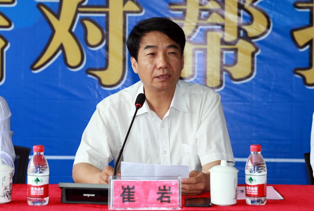 乐游棋牌党委书记崔岩作表态发言