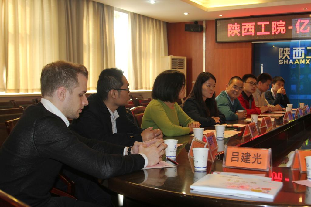 亿滋中国苏州管理层来乐游棋牌交流