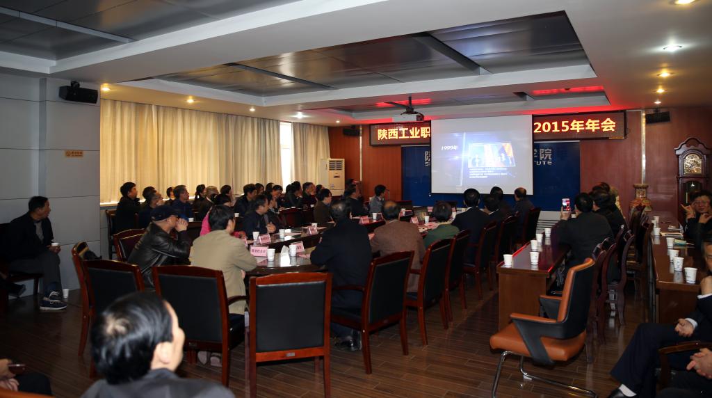 观看《智造梦想》专题片