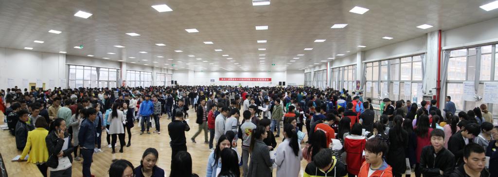 乐游棋牌举办2016届毕业生就业洽谈会