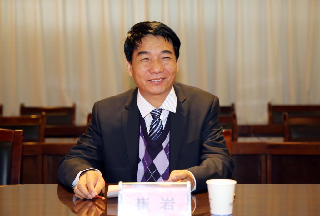 党委书记崔岩致辞