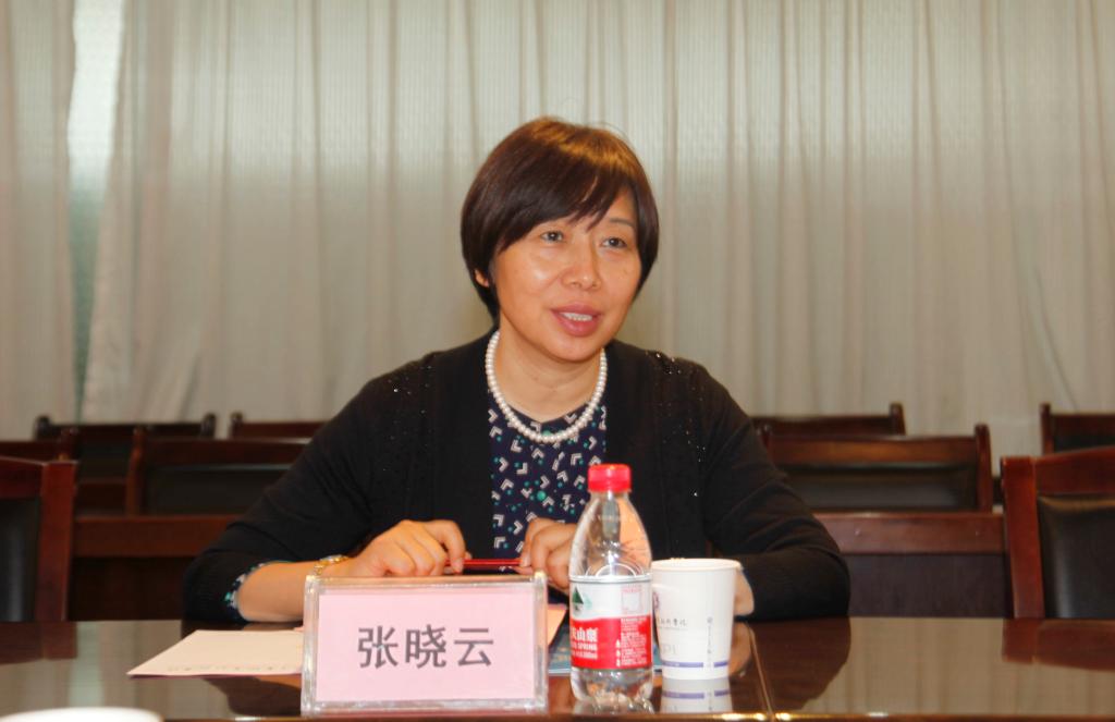 张晓云院长介绍乐游棋牌国际交流与合作工作情况