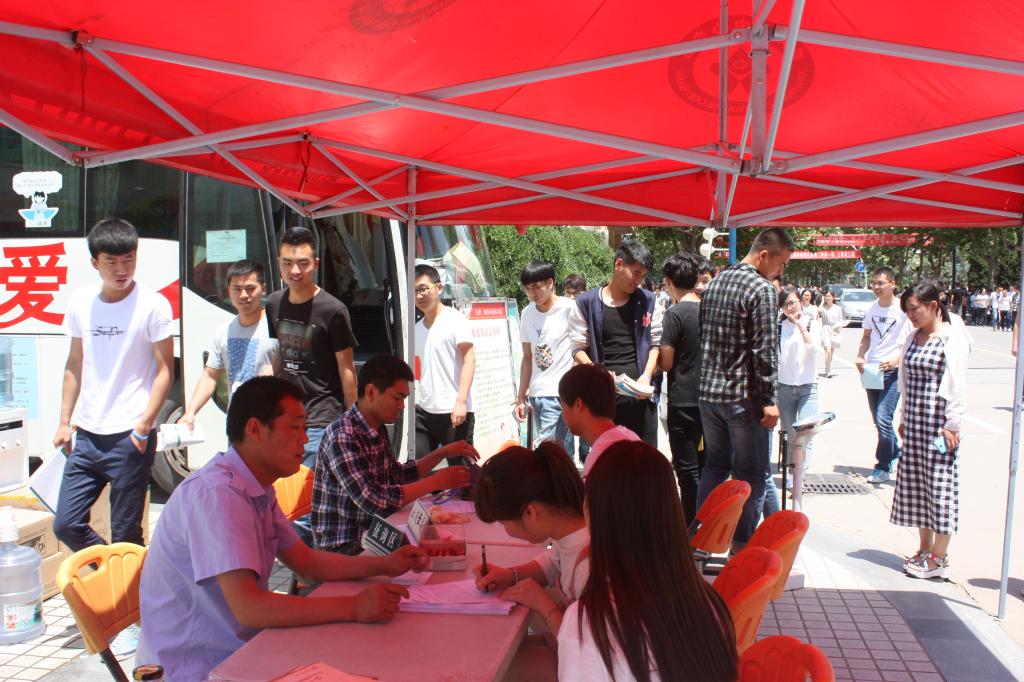 咸阳市中心血站与乐游棋牌联合开展了夏季无偿献血公益活动