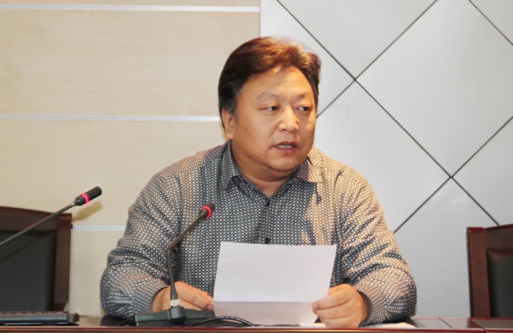 教学质量管理中心主任罗怀晓通报教学基本资料和教学环节组织过程中存在的问题