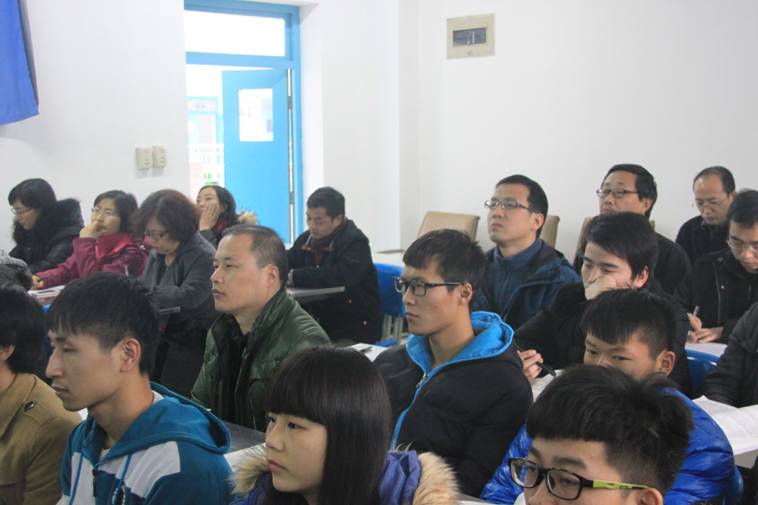 领导、师生集体观摩