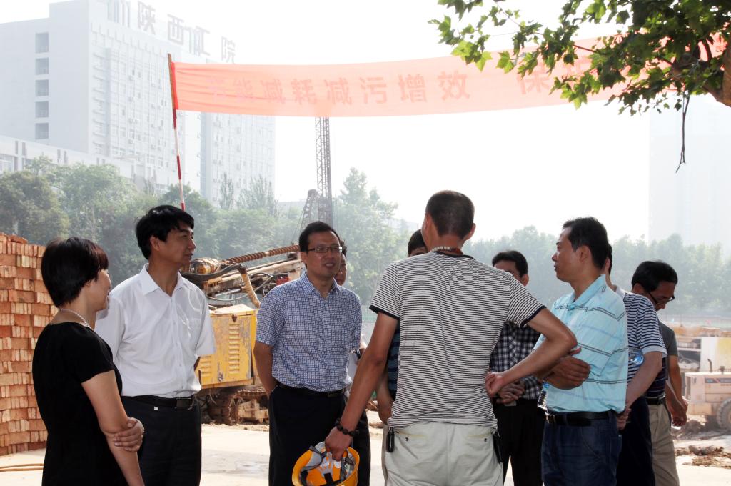 学院领导与理实一体化大楼建设项目负责人交流