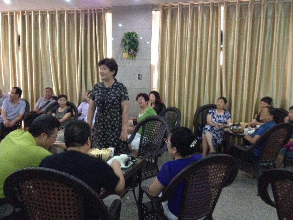 校友们在酒店综合实训基地座谈