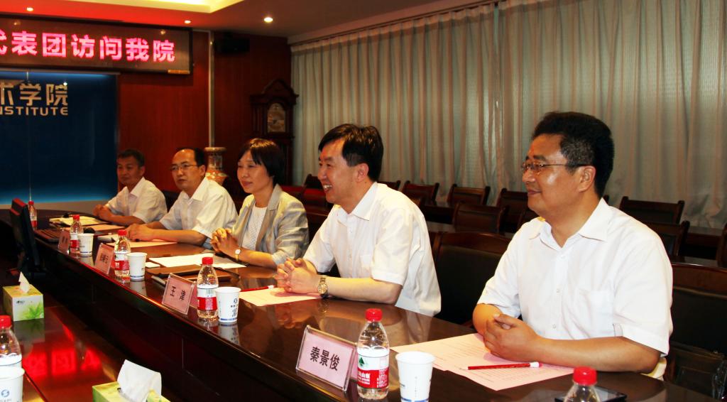学院领导、相关部门负责同志与来宾座谈