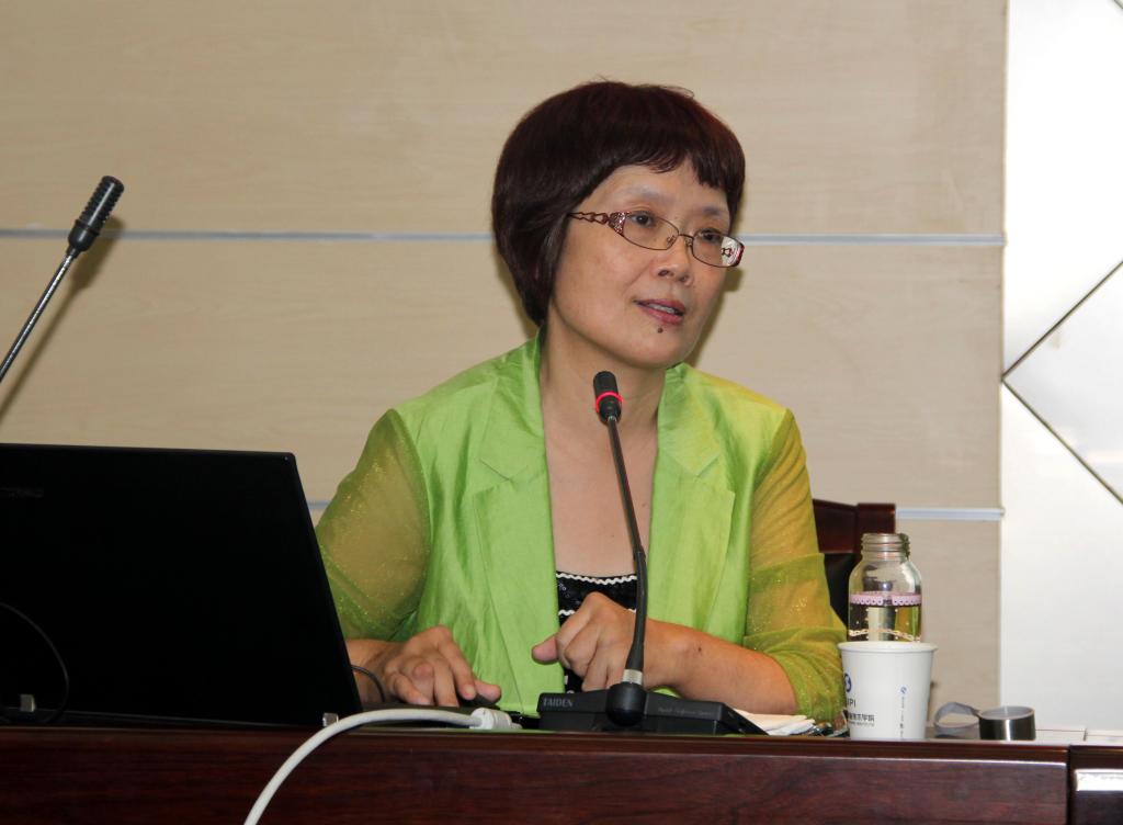 闫朦教授作报告