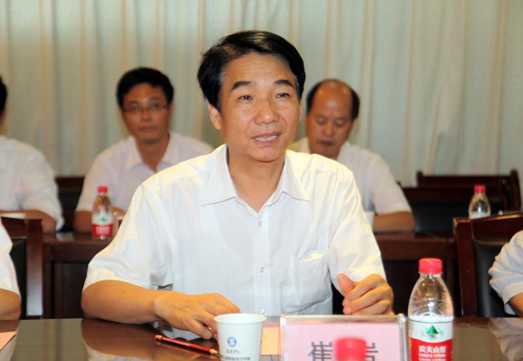 党委书记崔岩汇报乐游棋牌有关情况