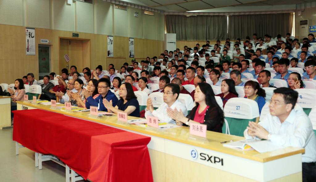 省教育厅和行指委的有关领导,乐游棋牌相关部门负责同志,各参赛院校的领导、领队,全体参赛选手、裁判员及企业代表400余人参加开幕式