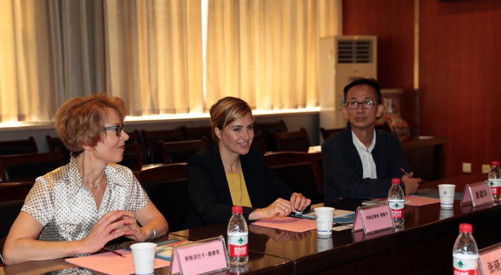 玛格达莱纳?普隆卡女士一行