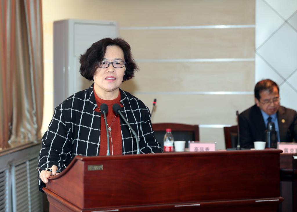 思政教指委秘书长、乐游棋牌思政部部长高凤香主持会议