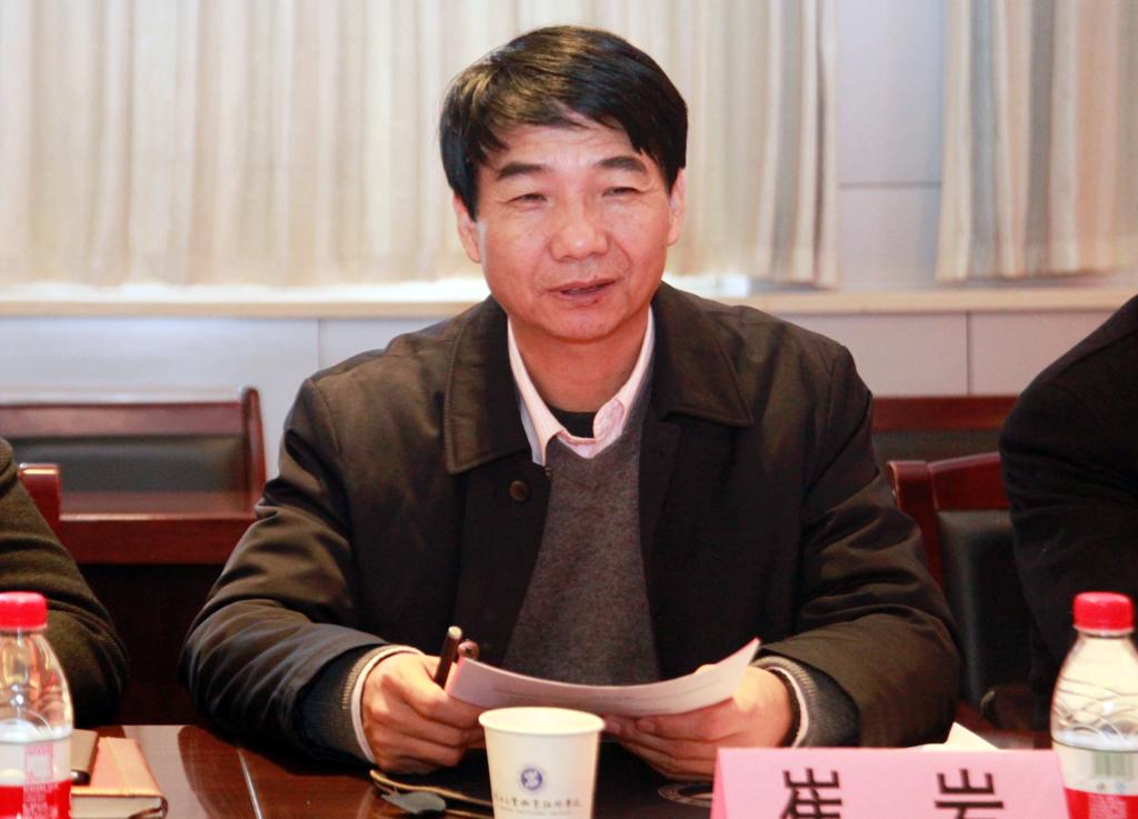 省职业技术教育学会会长、乐游棋牌党委书记崔岩主持会议