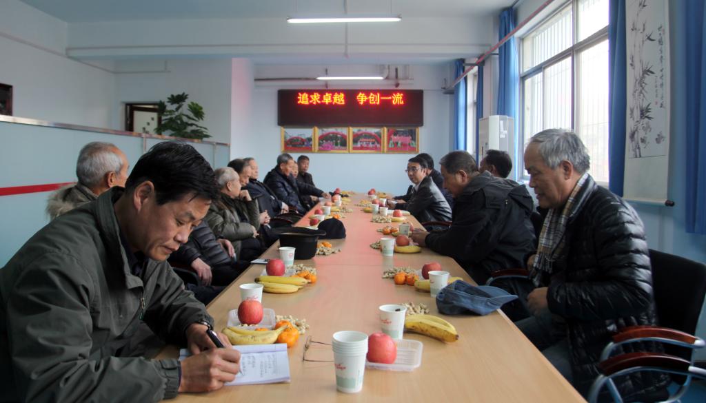 离退休党总支召开贯彻十八届六中全会精神落实追赶超越座谈会