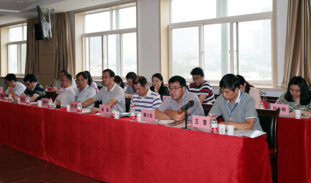 来自机械行业30余所高职院校的专家教授参加会议