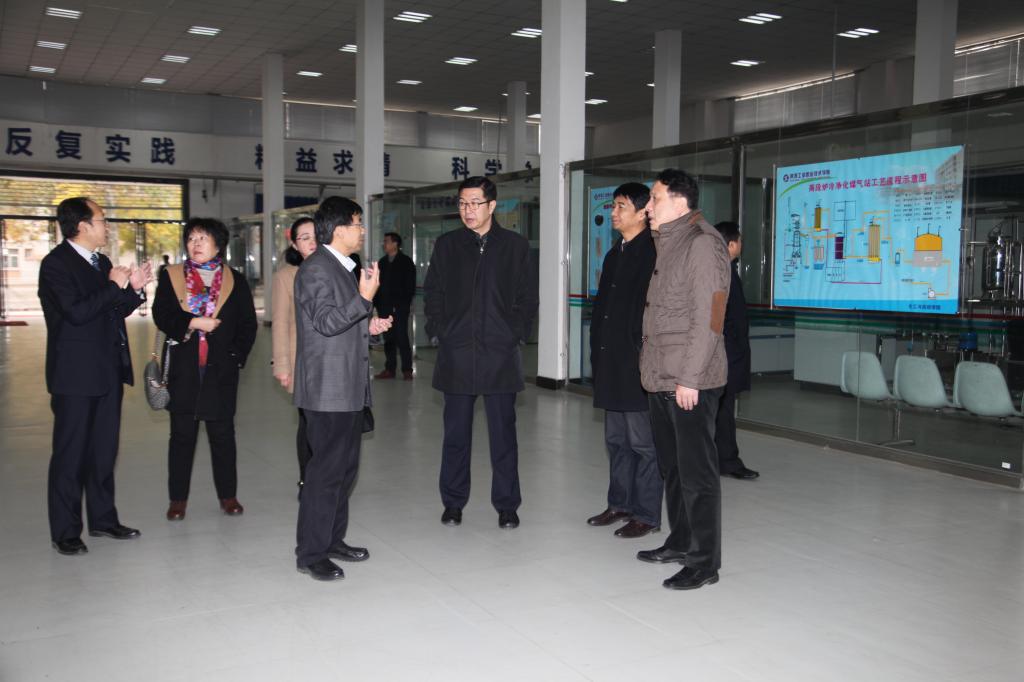 参观化工实训基地