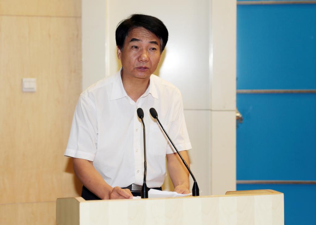 党委书记崔岩致辞