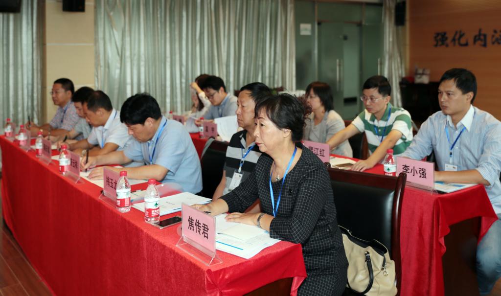 来自机械行业30余所高职院校的专家教授参加会议