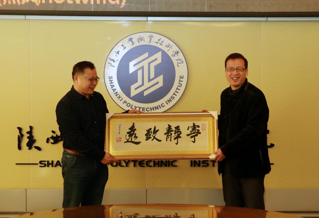 李长青总经理与杨卫军副院长签署协议并接受乐游棋牌学生技能作品