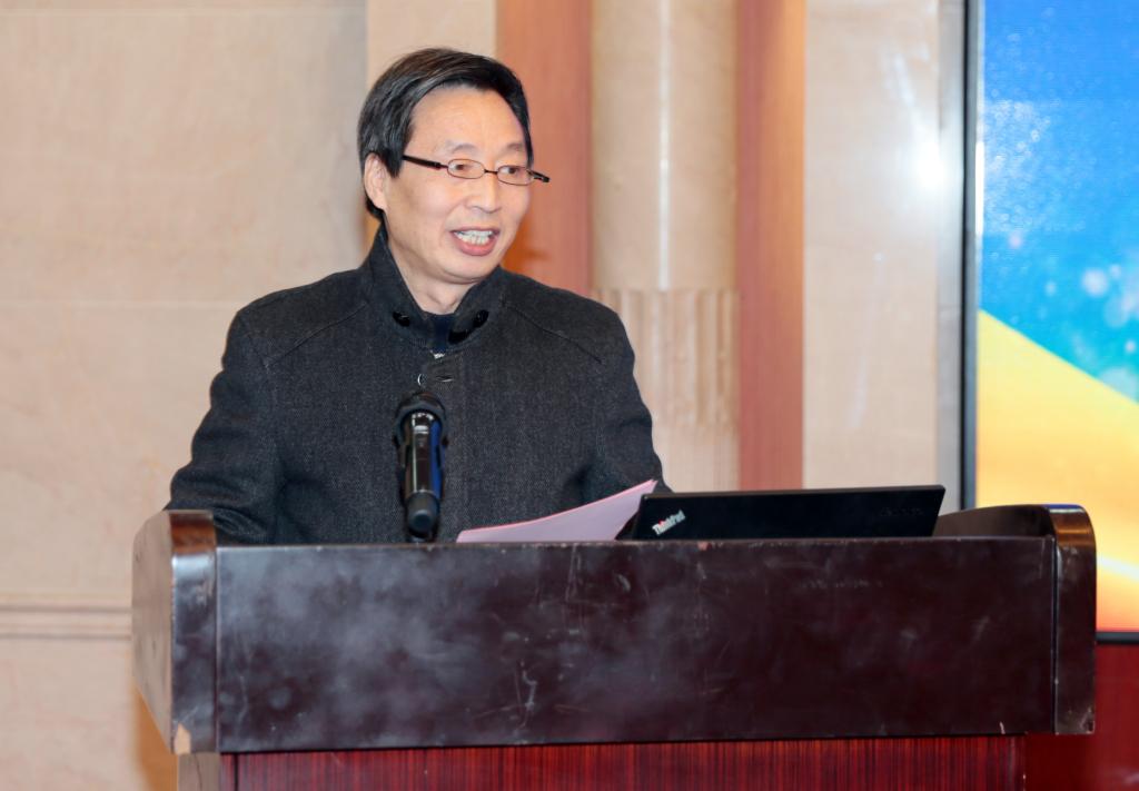 集团副理事长周舜主持论坛