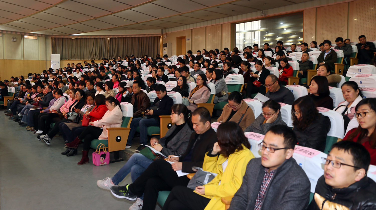 乐游棋牌400余名青年教师参加培训