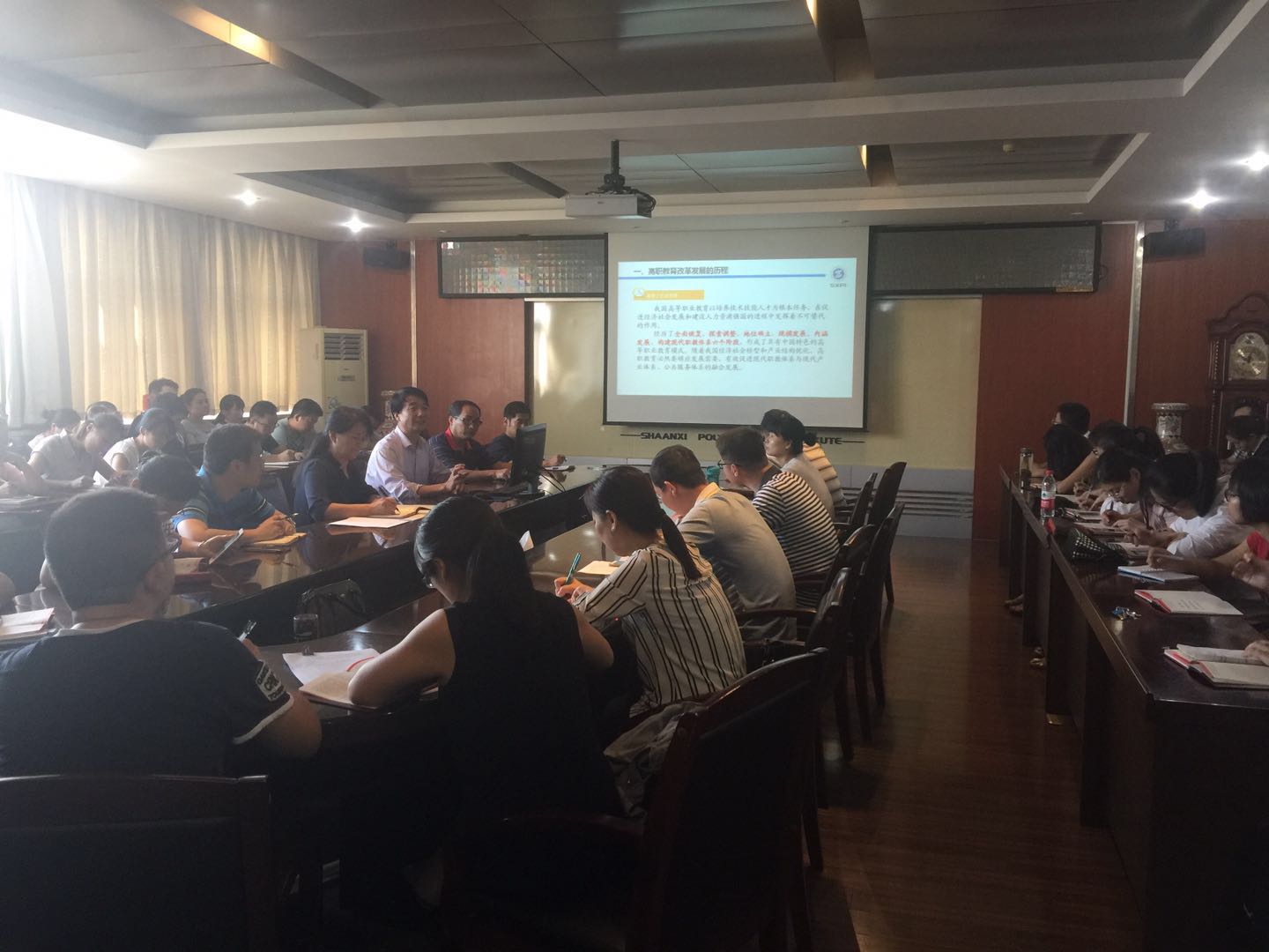 党委书记崔岩为土木、电气学院党员上党课