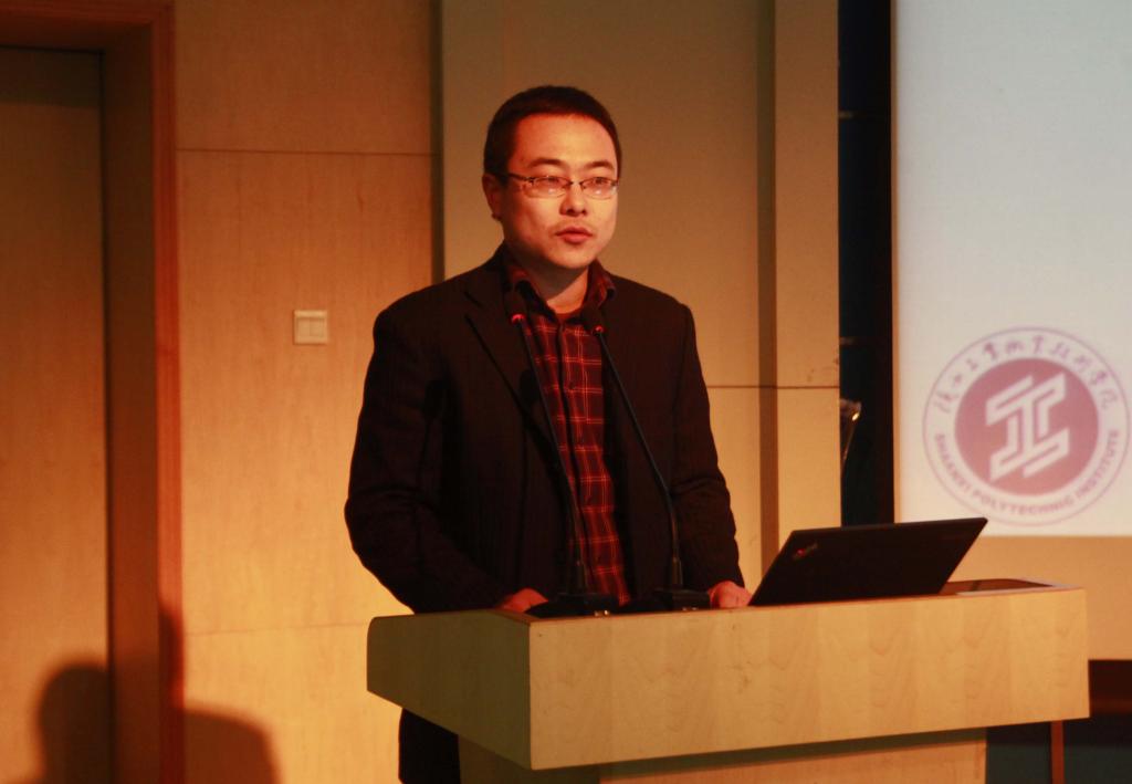 董佳辉《匠心育人 筑梦工院》