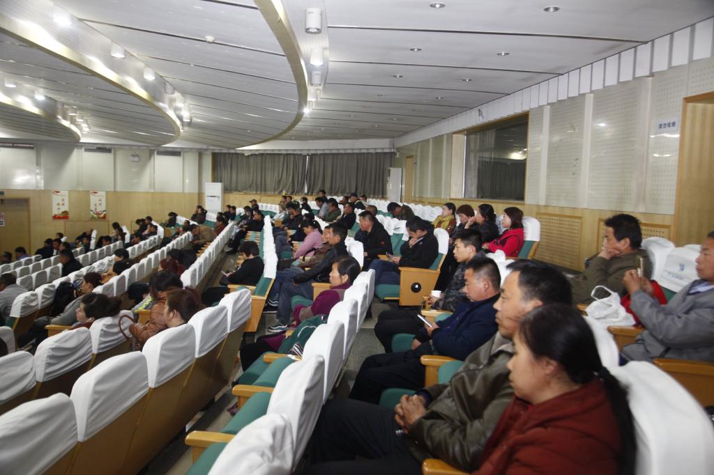 同行家长耐心等候