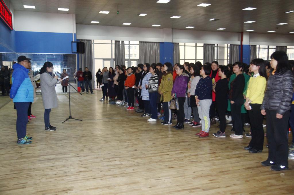 乐游棋牌举行2018年迎“三?八”女教职工跳绳比赛