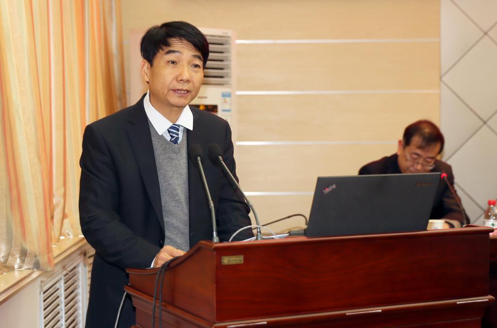 省职教学会会长、乐游棋牌党委书记崔岩作大会主旨演讲