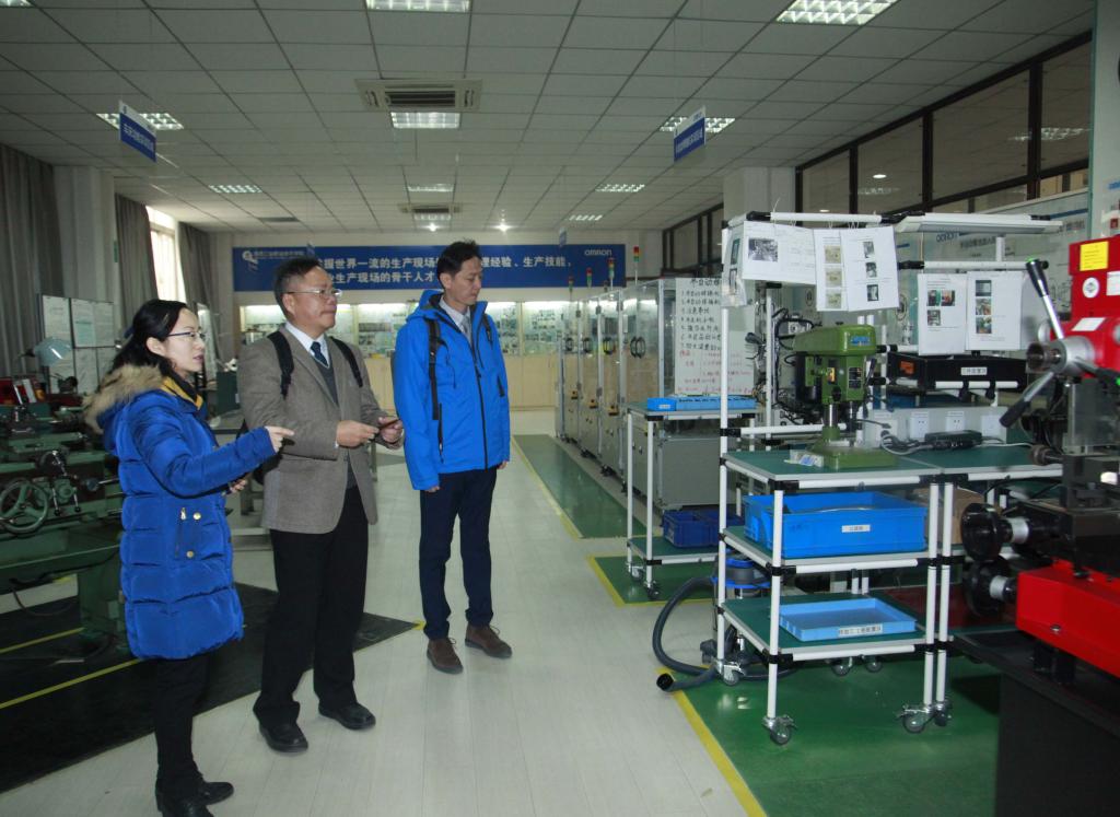 余文德一行参观乐游棋牌实训基地