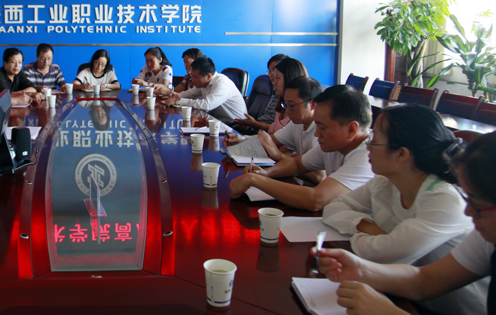 国家教学名师、博士、教学一线教授代表20余人参加会议