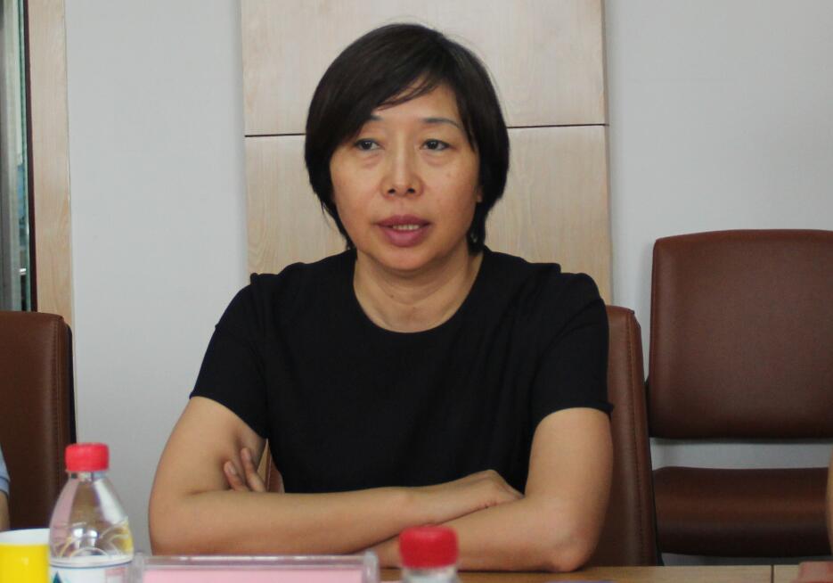 张晓云院长介绍乐游棋牌社会培训与服务情况