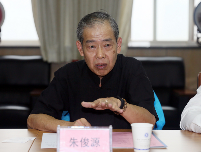 台湾中华劳促会创会会长朱俊源讲话