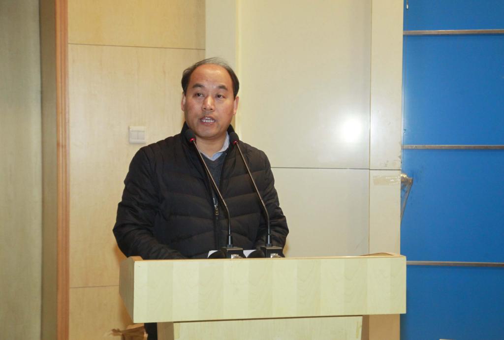 学院副院长梅创社主持典礼