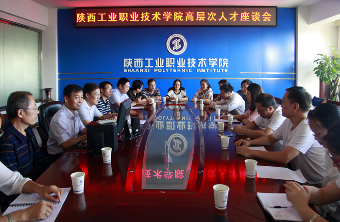 乐游棋牌举办高层次人才座谈会