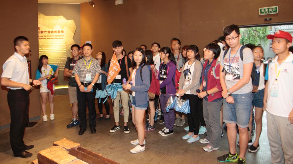 营员参观西安事变纪念馆