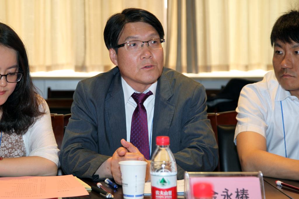 釜山国际交流财团事务总长金永椿讲话