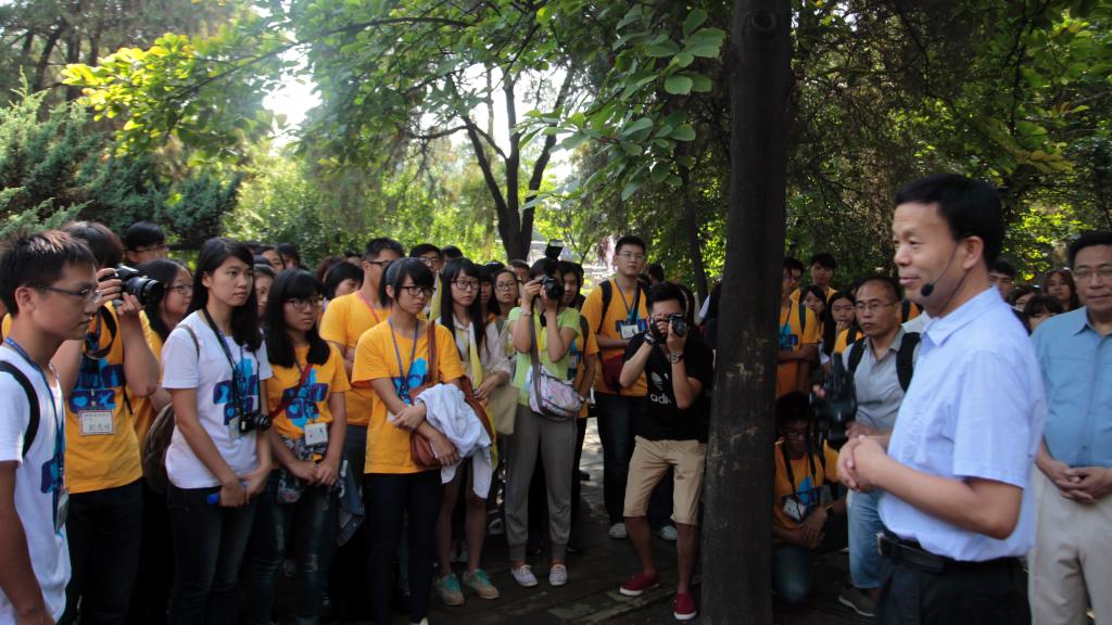 与与西北大学佛教研究所所长李安利教授交流