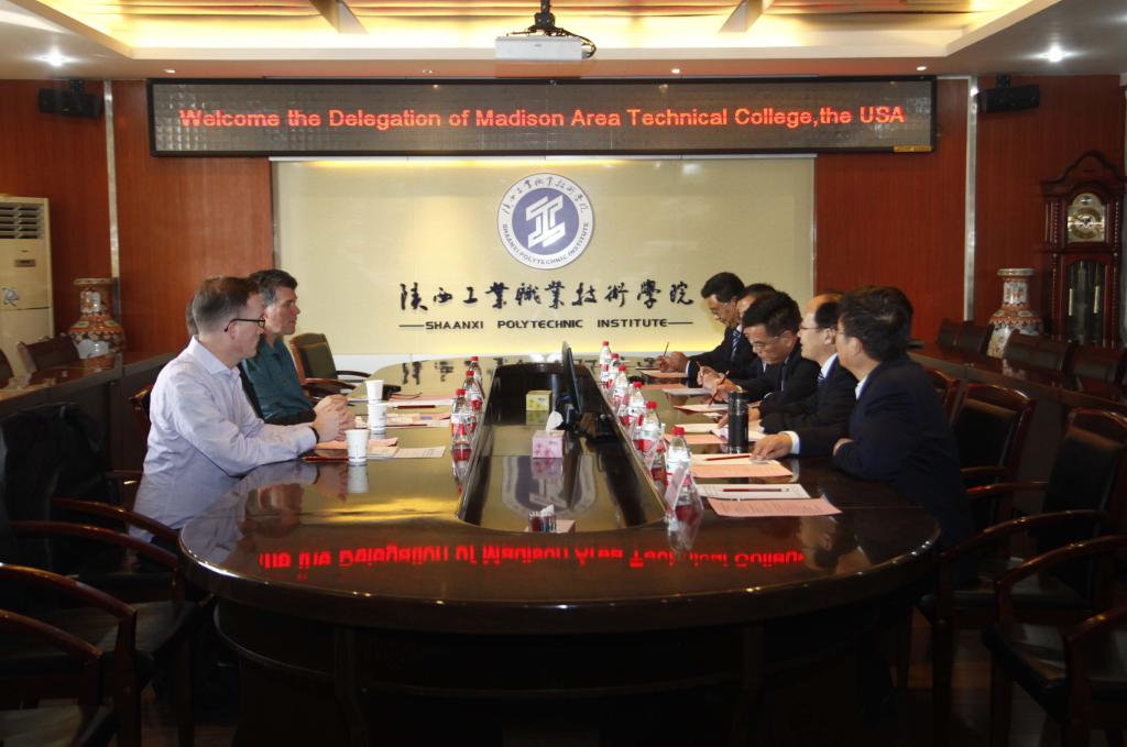 美国麦迪逊区技术学院代表团访问乐游棋牌