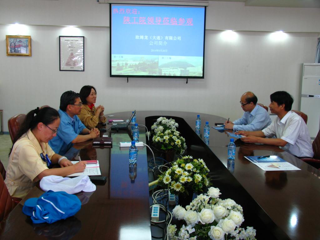 崔岩院长一行与欧姆龙公司领导进行座谈