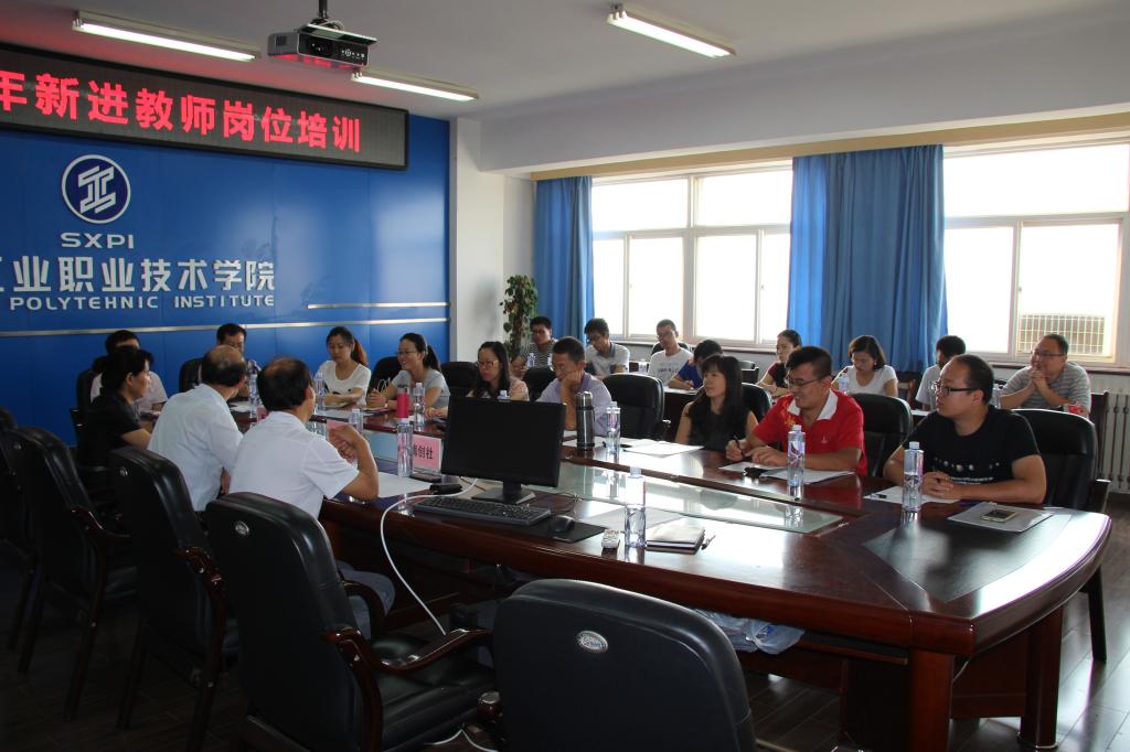 乐游棋牌对新进教师进行岗前培训